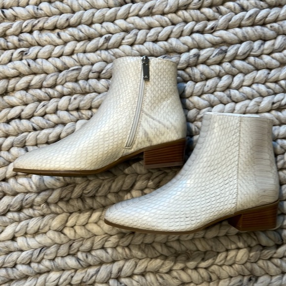 AQUATALIA Snake Skin Bootie Size 8.5 - Picture 3 of 8